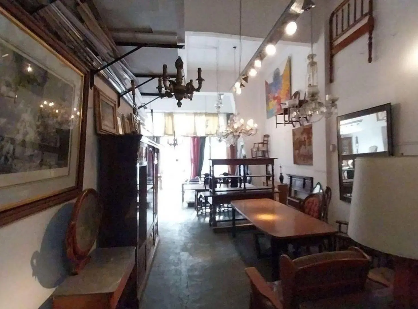 LOCAL CON SUBSUELO, ENTREPISO Y PATIO 2