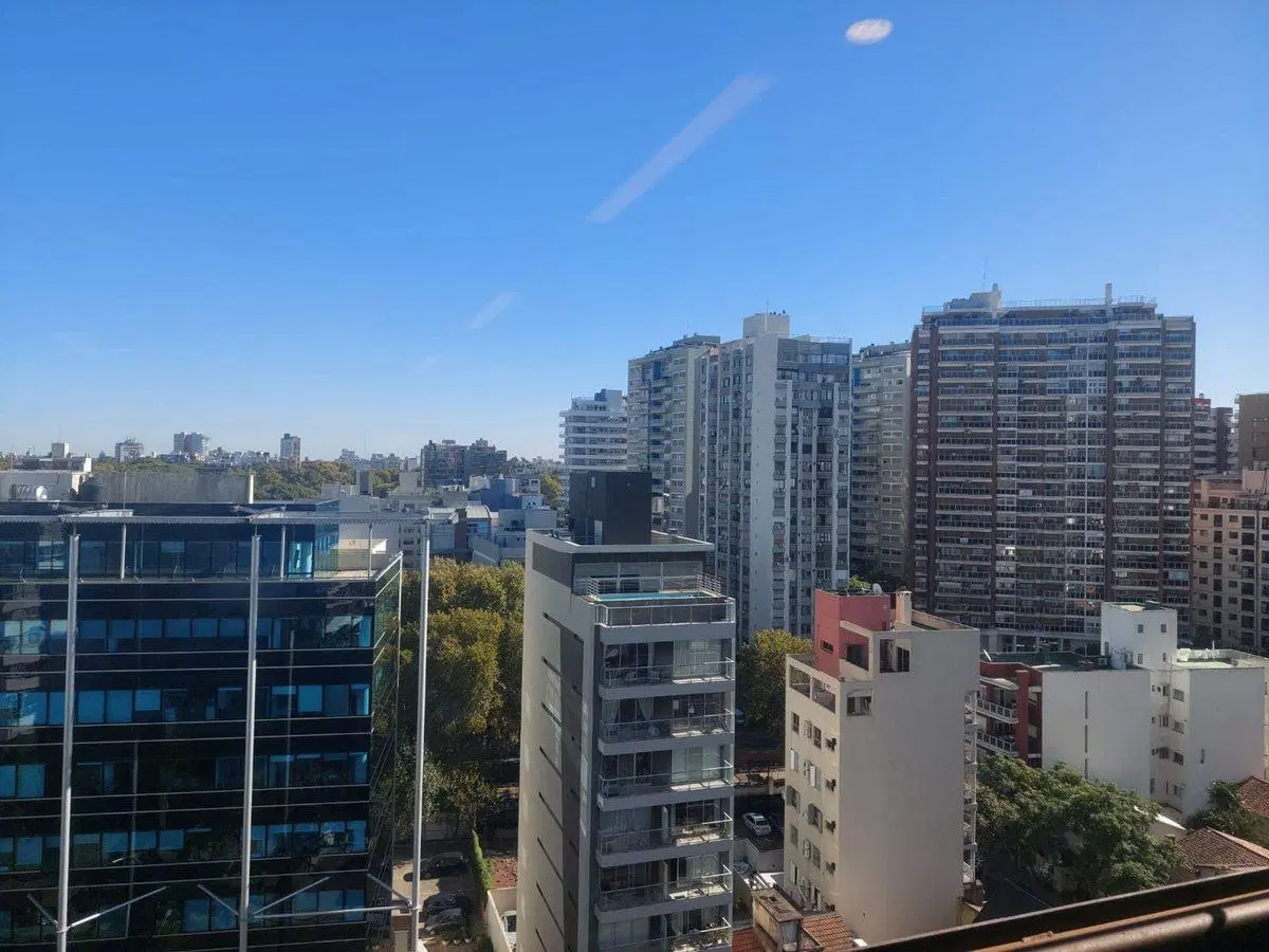 ALQUILER DE OFICINA AMOBLADA PISO ALTO A ESTRENAR 3
