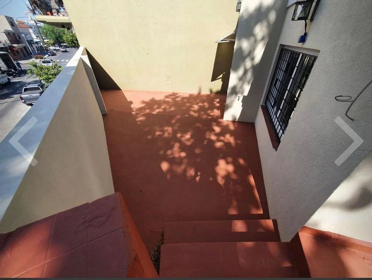 VENTA CASA COCHERA TERRAZA LINIERS c/RENTA 3