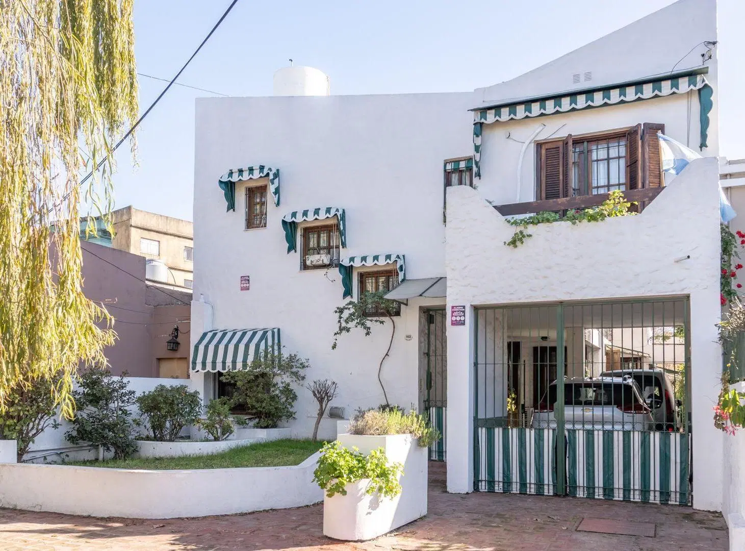 Venta hermosa Casa Financia 7 Ambientes Temperley 3