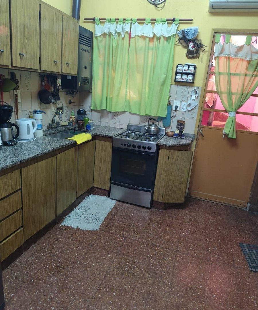 Foto de VENTA CASA 5 AMB.MUNRO, 4 DORMITORIOS, COCH,PATIO, imagen 4