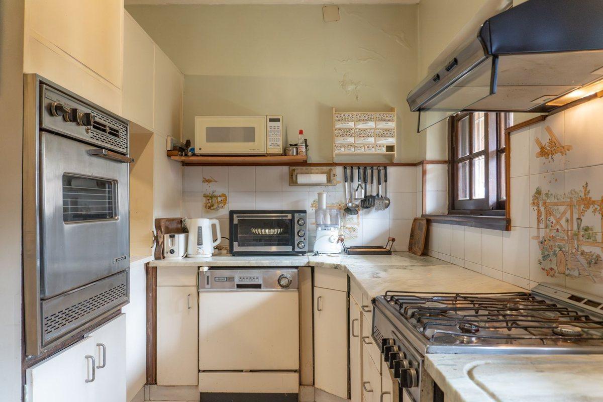 Foto de VENTA Casa 4 AMBIENTES con Jardin y cochera OLIVOS, imagen 2