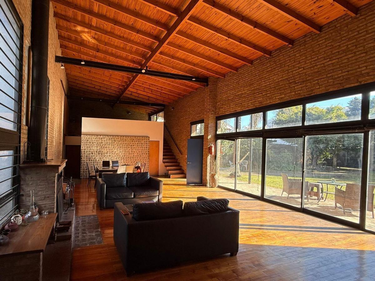 VENTA CASA 5 AMB PILETA Y JARDIN ADROGUE