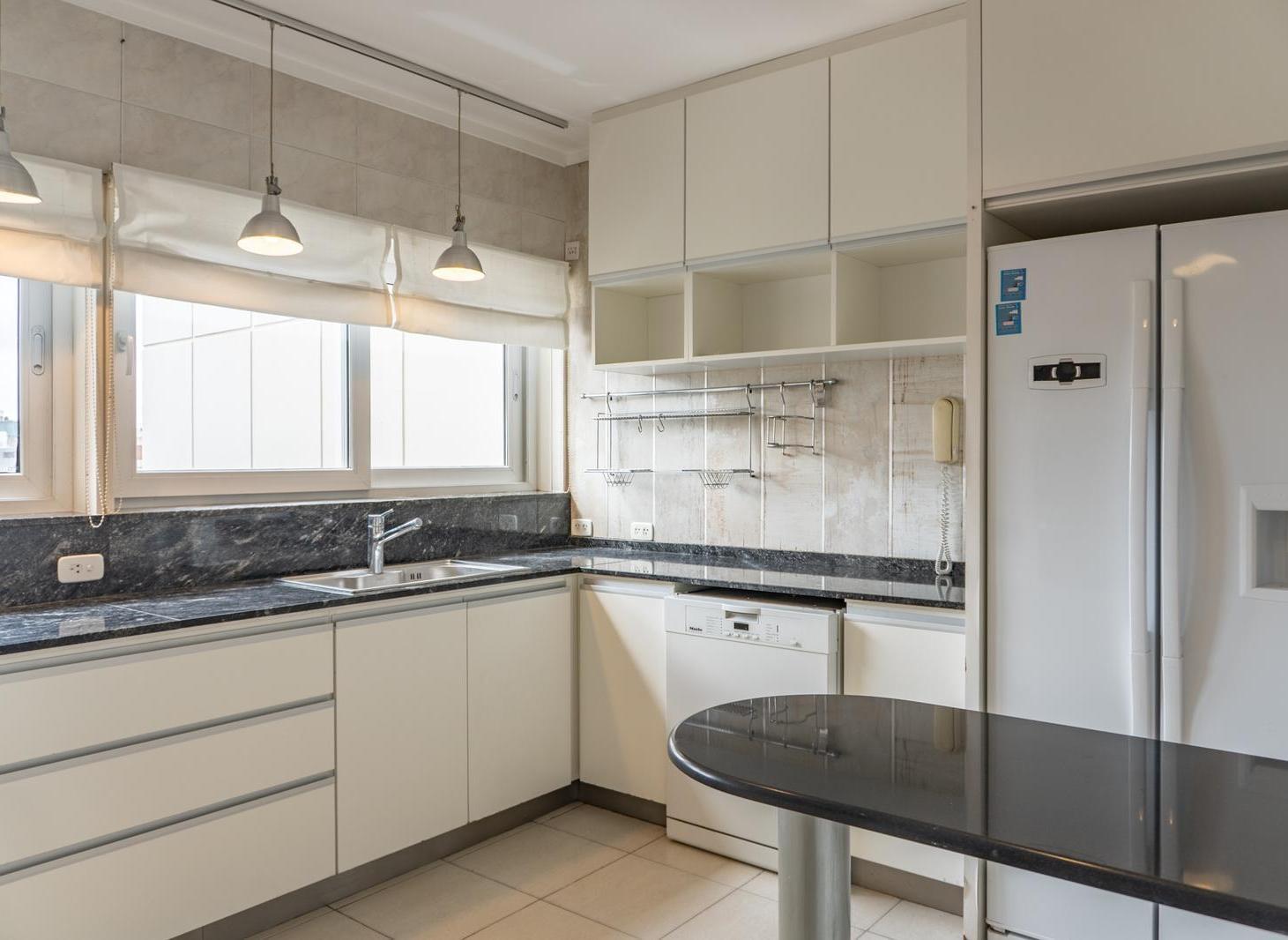 Foto de VENTA DEPARTAMENTO 4 AMBIENTES C/ BALCON Y COCHERAS - BELGRANO, imagen 3