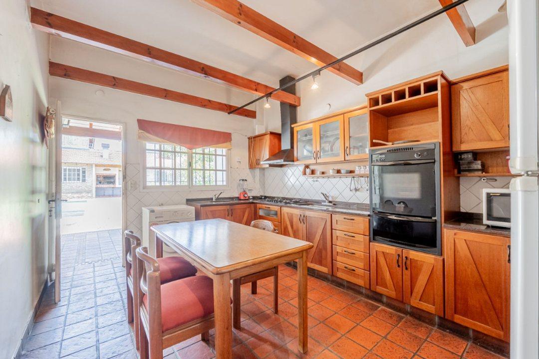 Foto de Casa en Venta 4 ambientes Villa Luzuriaga. Pileta y Quincho, imagen 1