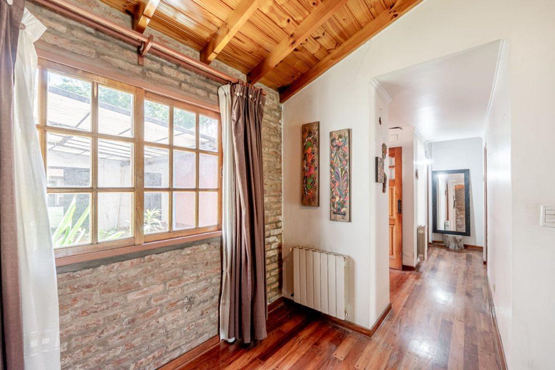 Foto de Casa en Venta 4 ambientes Villa Luzuriaga. Pileta y Quincho, imagen 3