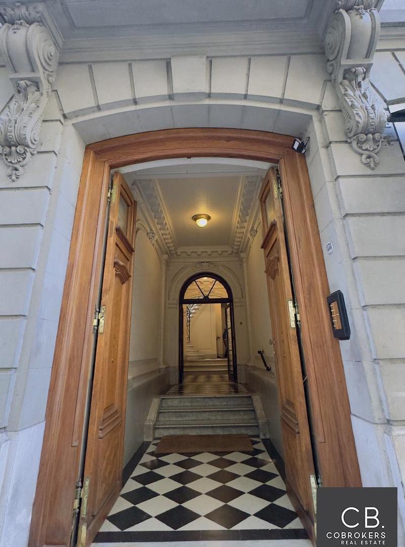 Departamento Duplex en Recoleta frente a Plazoleta Carlos Pellegrini