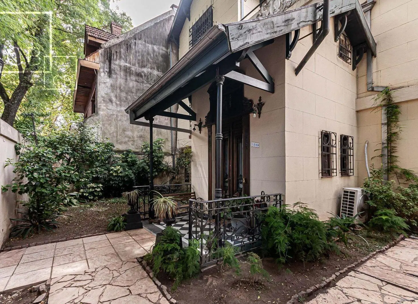 CASONA SEÑORIAL REMODELADA, DOBLE FRENTE,  749 m² DE TERRENO, JARDIN, PISCINA, MÚLTIPLES DESTINOS. 4