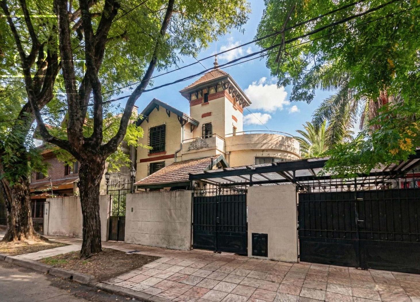CASONA SEÑORIAL REMODELADA, DOBLE FRENTE, 749 m² DE TERRENO, JARDIN, PISCINA, MÚLTIPLES DESTINOS.