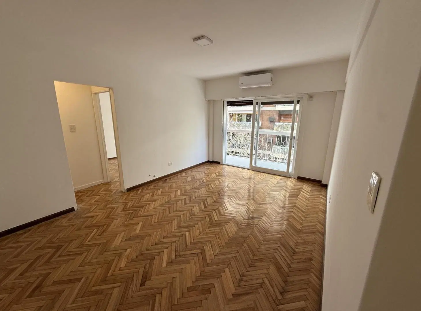 ¡Impecable 2 Ambientes Reciclado a Nuevo con Gran Balcón al Frente en Las Cañitas! 3