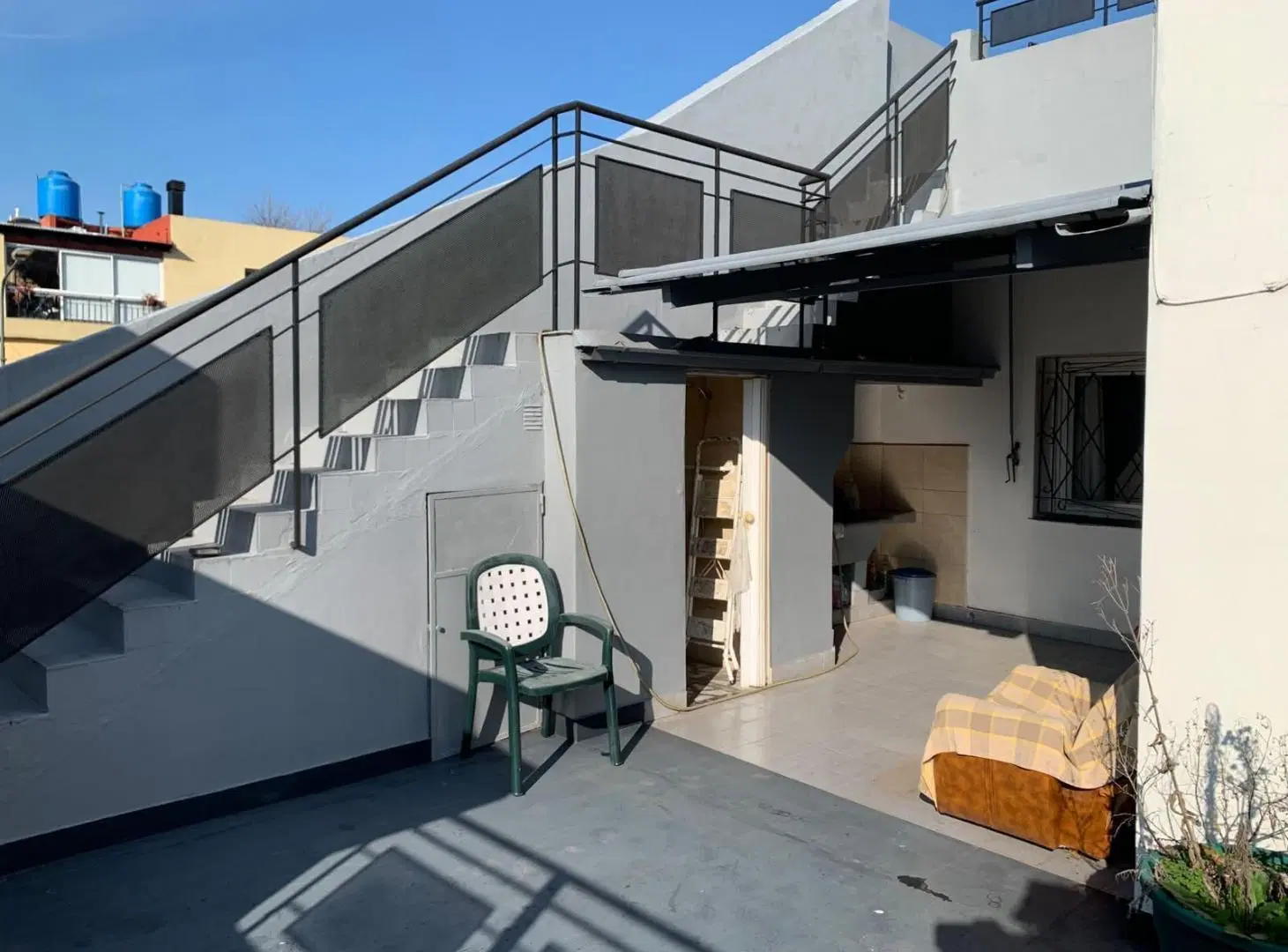 Venta Ph a refaccionar con gran local en PB 2