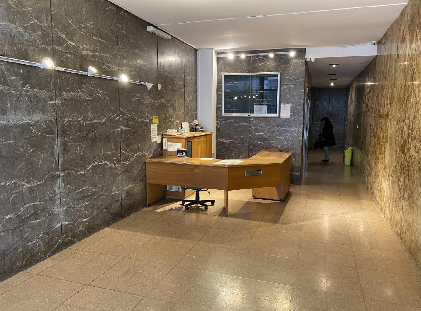 Foto de Venta Oficina en Monserrat, 48m² – Excelente estado, apta vivienda APTO, imagen 2