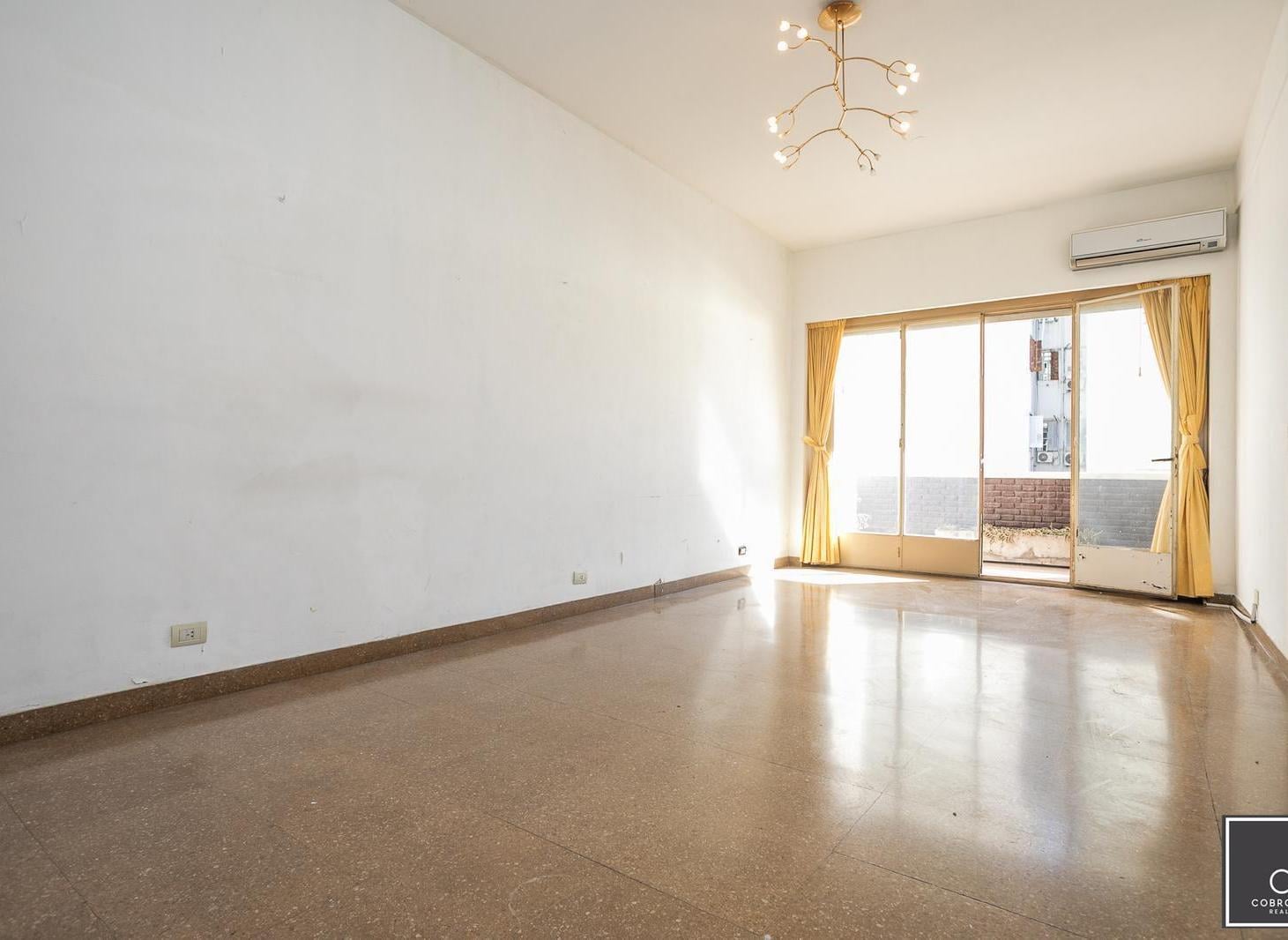Foto de 4 AMBIENTES SEMIPISO BALCÓN APTO PROFESIONAL APTO CRÉDITO, imagen 1