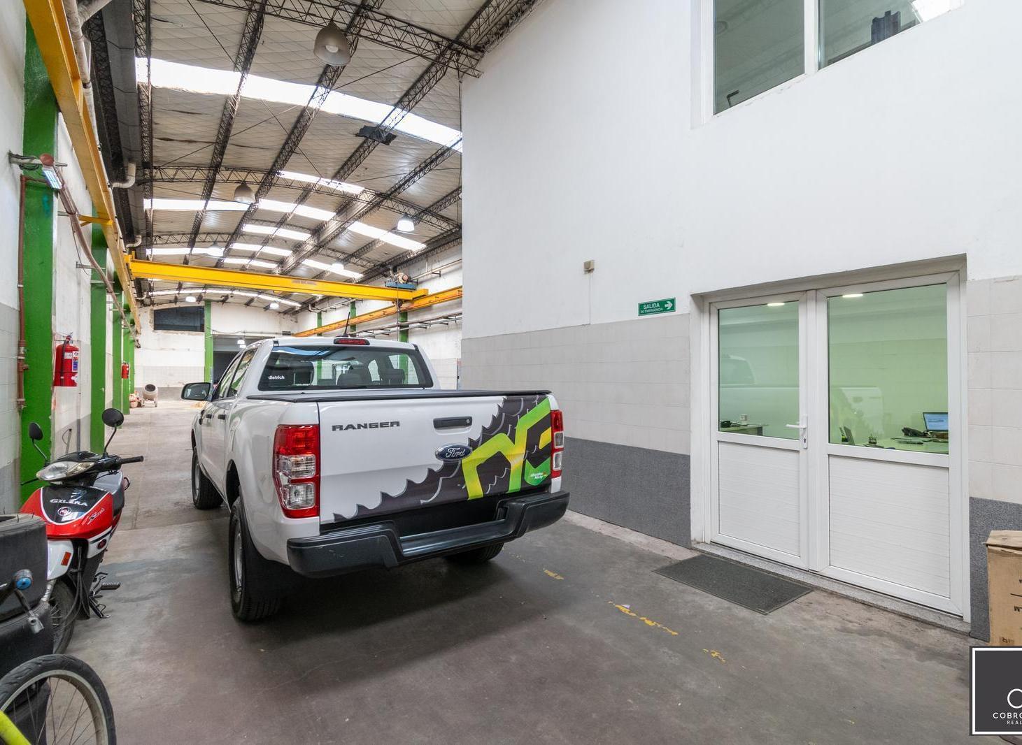 Foto de Venta Galpon de 700m2 con 120m2 de oficinas de categoria en Ramos Mejia, imagen 3
