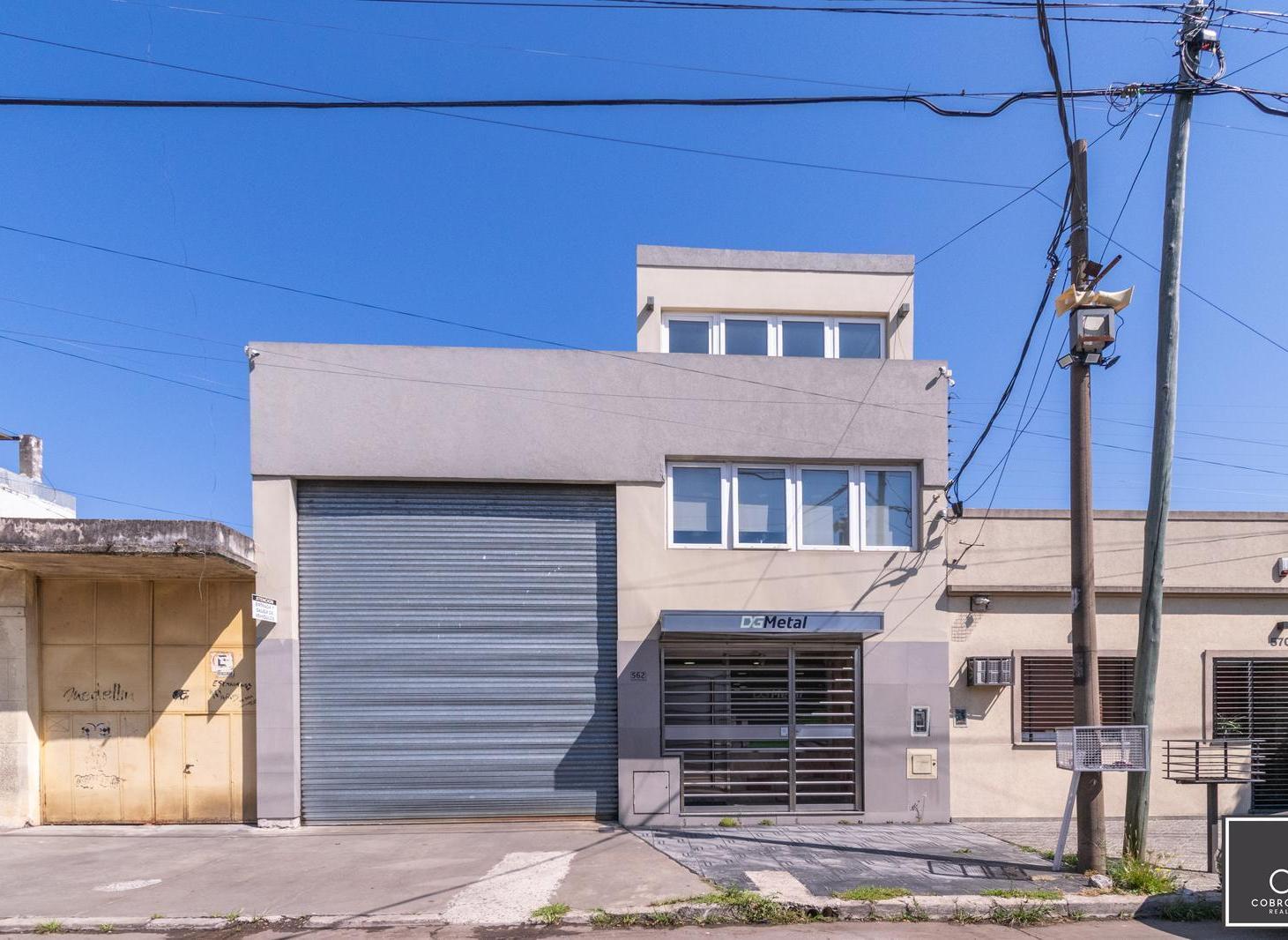 Foto de Venta Galpon de 700m2 con 120m2 de oficinas de categoria en Ramos Mejia, imagen 1