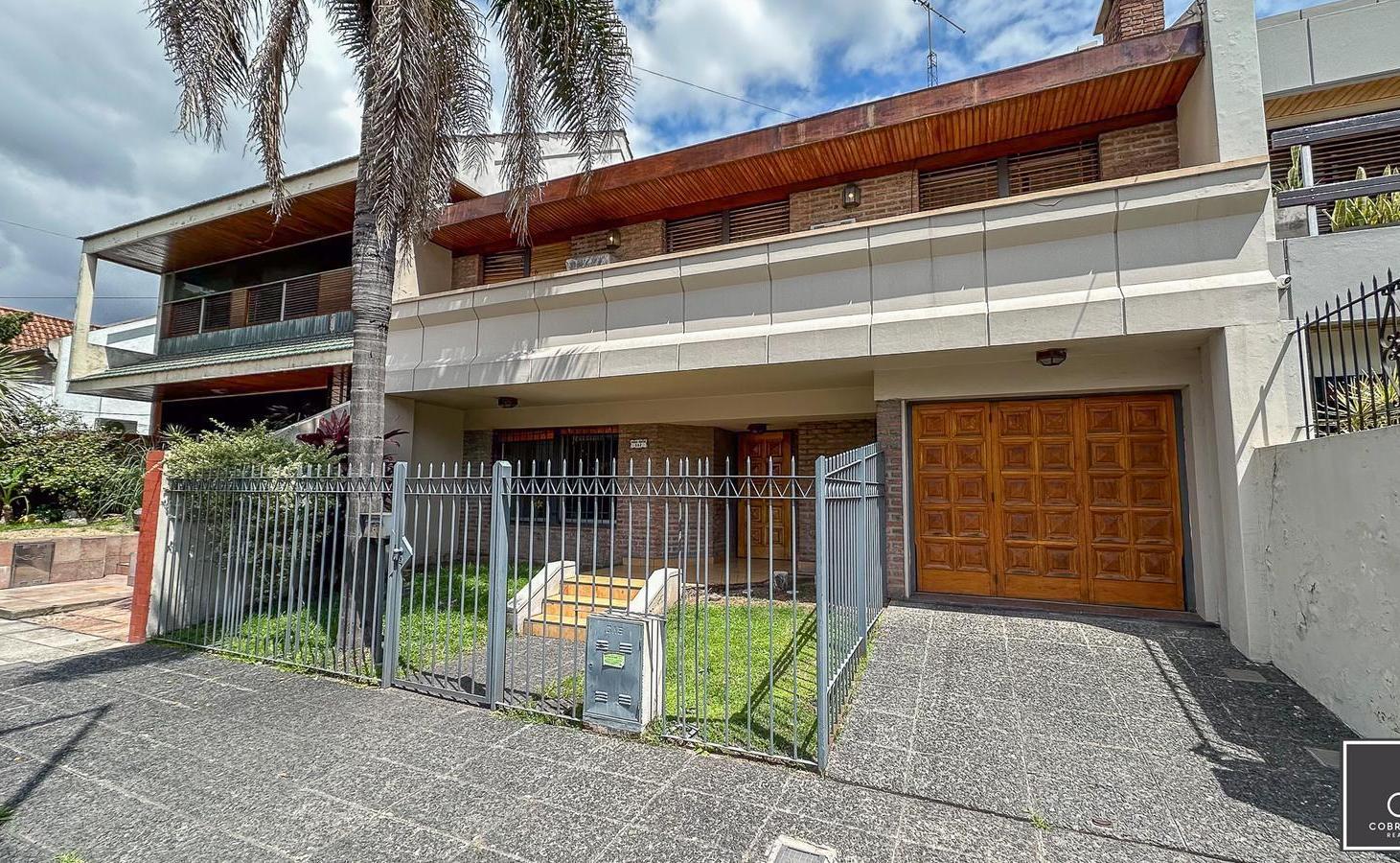 Foto de Venta casa 6 ambientes en Haedo, jardín con pileta y cocheras, imagen 4