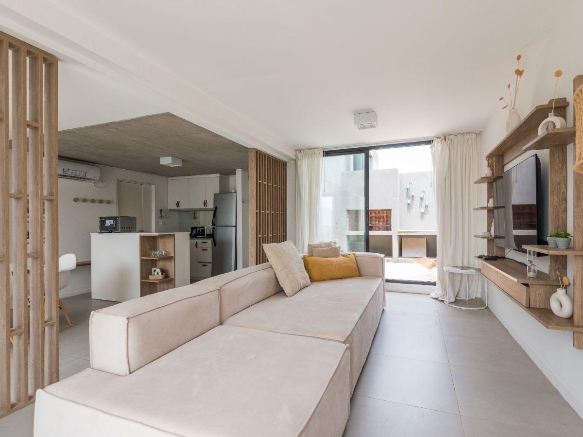 Venta. Moderno Duplex de dos ambientes con patio, parrilla y baulera.