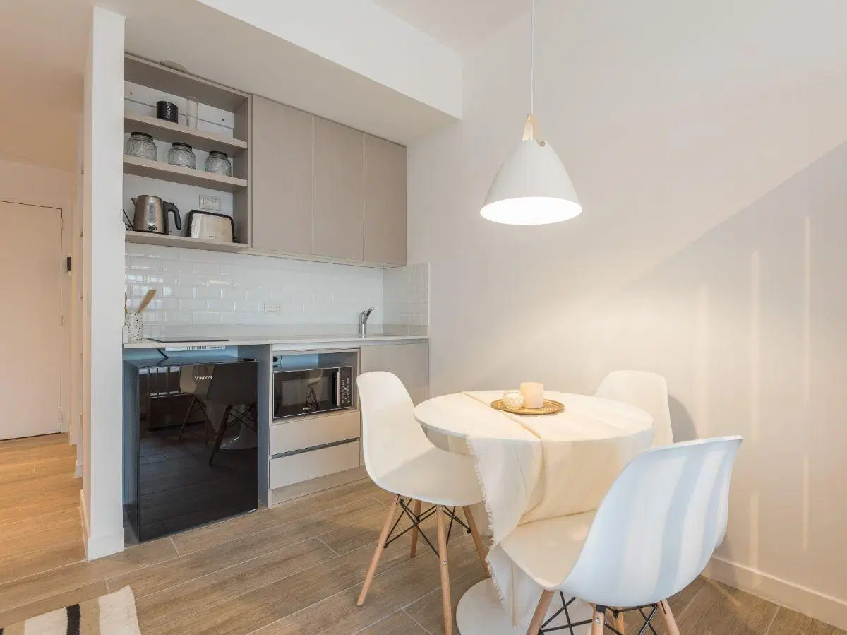 Venta. Monoambiente con balcón y amenities en hermoso edificio neoclásico. 5