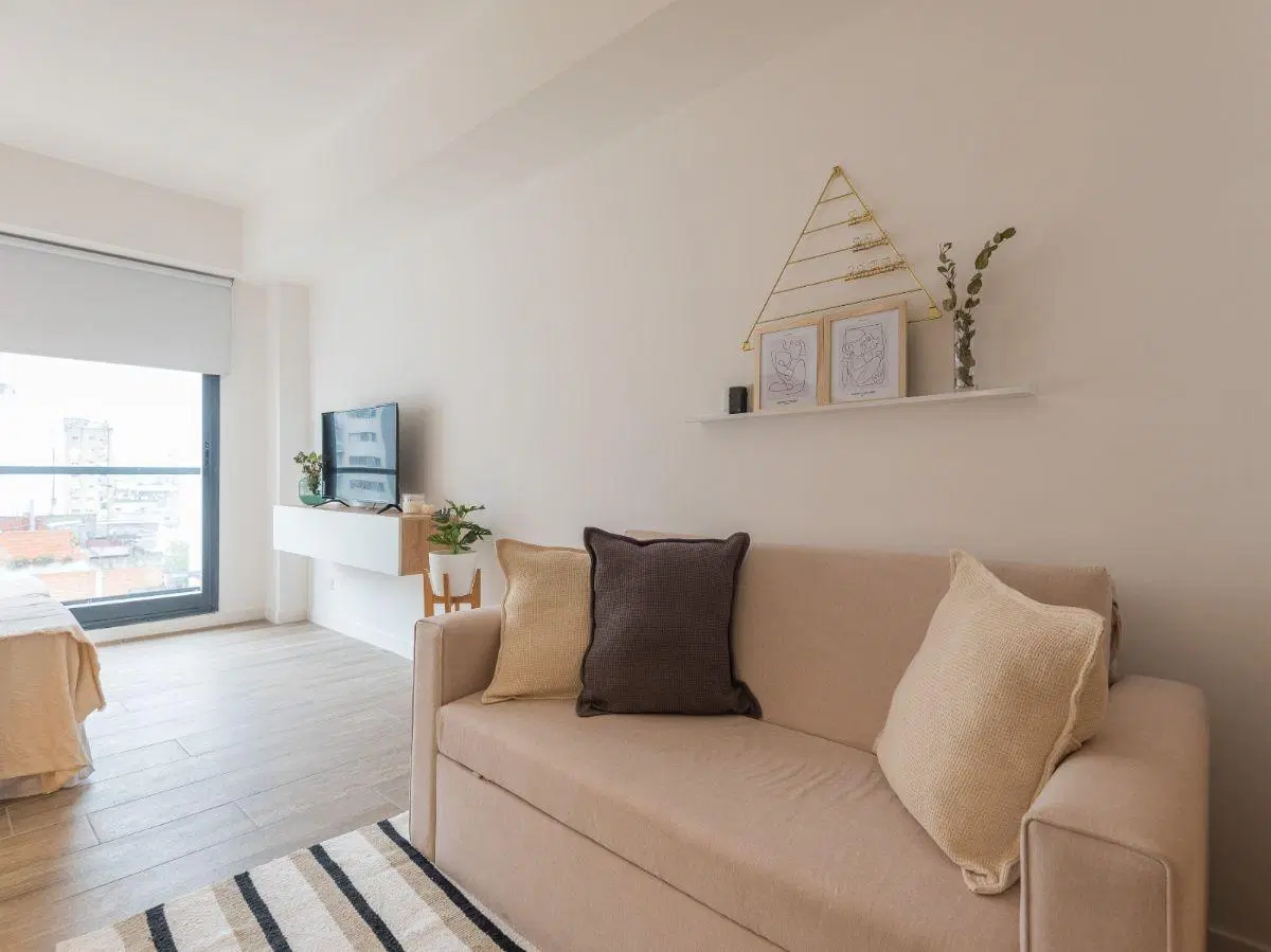 Venta. Monoambiente con balcón y amenities en hermoso edificio neoclásico. 1