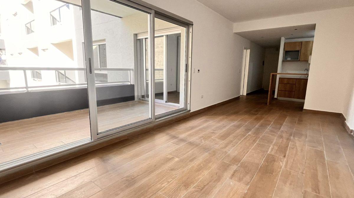 Alquiler Tradicional. Dos ambientes con dormitorio en suite, full amenities y seguridad.