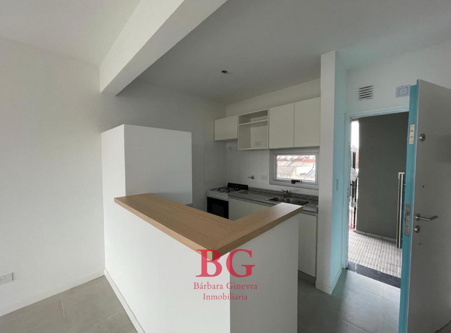 Foto de Departamento 2 Ambientes en Venta - Balcon y Cochera - Zona Paternal, imagen 2