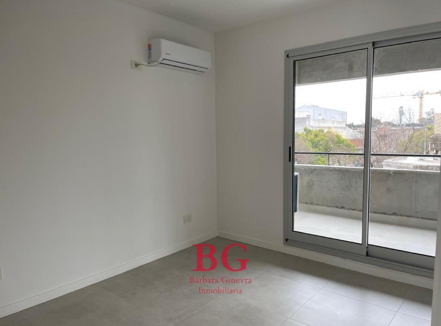 Foto de Departamento 2 Ambientes en Alquiler - Balcon y Cochera - Zona Paternal, imagen 2