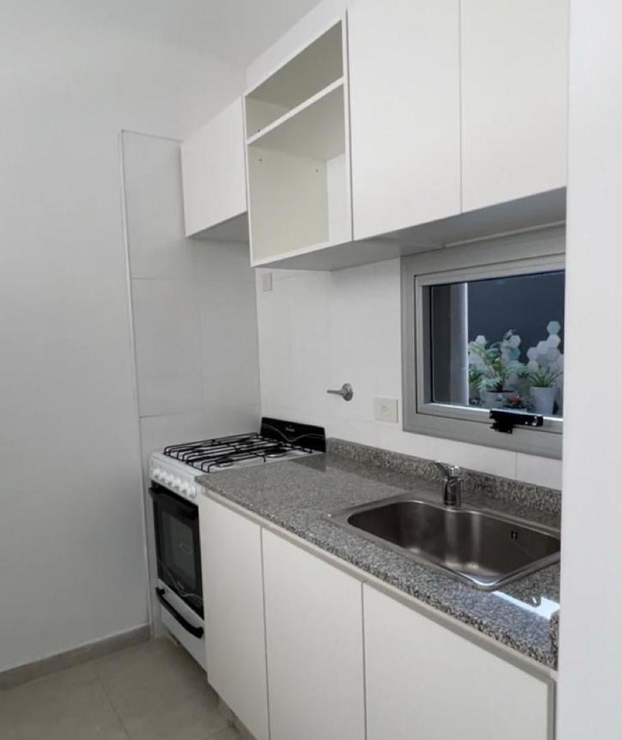 Foto de Departamento 2 Ambientes en Alquiler - Balcon y Cochera - Zona Paternal, imagen 3