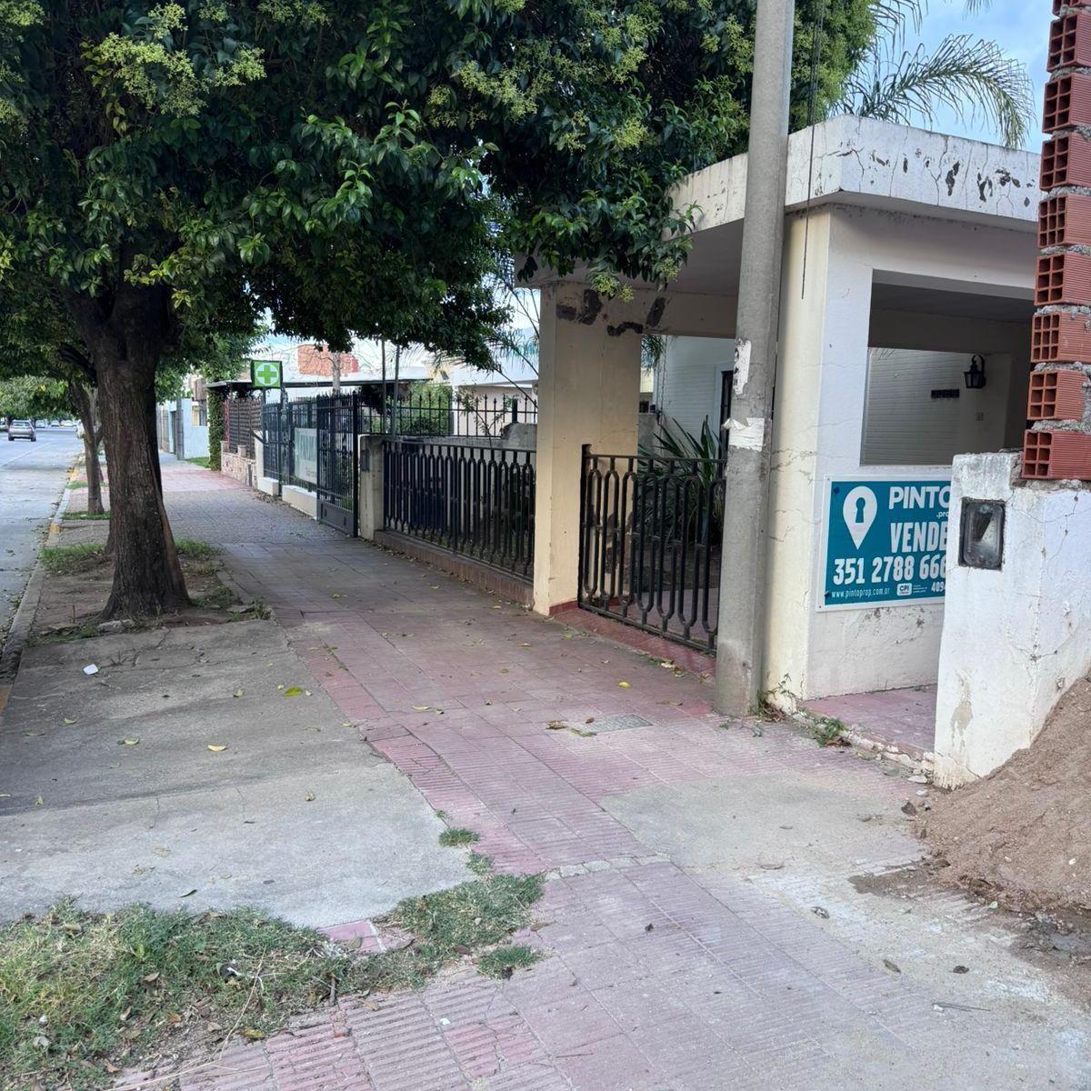 Casa Venta Barrio Jardin 3 Dorm. Mas 1 en Planta Alta 2