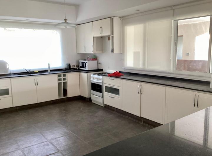 CASA VENTA POTRERILLO LARRETA  600 m2 cubiertos CANCHA DE GOLF 4