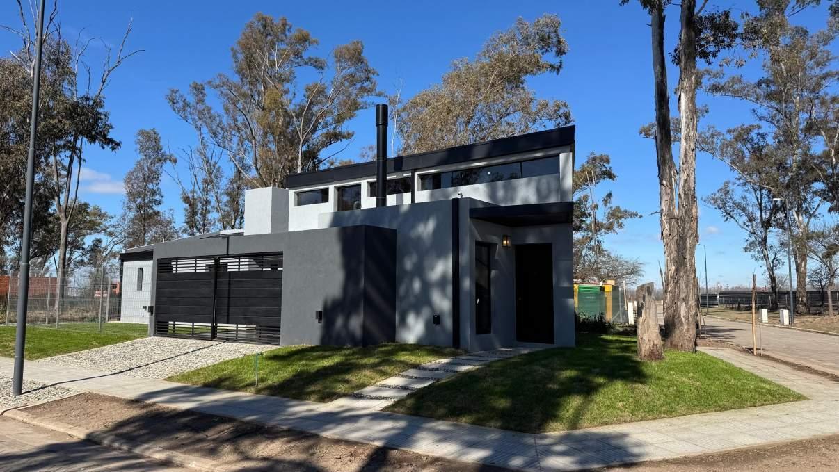 CASA ALQUILER  NUEVO MALAGUEÑO 2 dormitorio+ Playrrom  157 m2 cubiertos