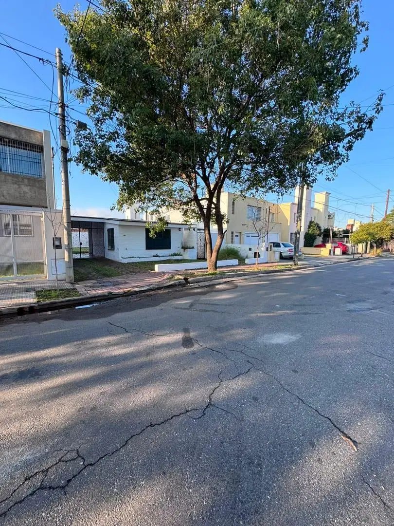 CASA VENTA BARRIO URCA Reciclar 350 m2 Terreno 155 m2 Cubiertos 8