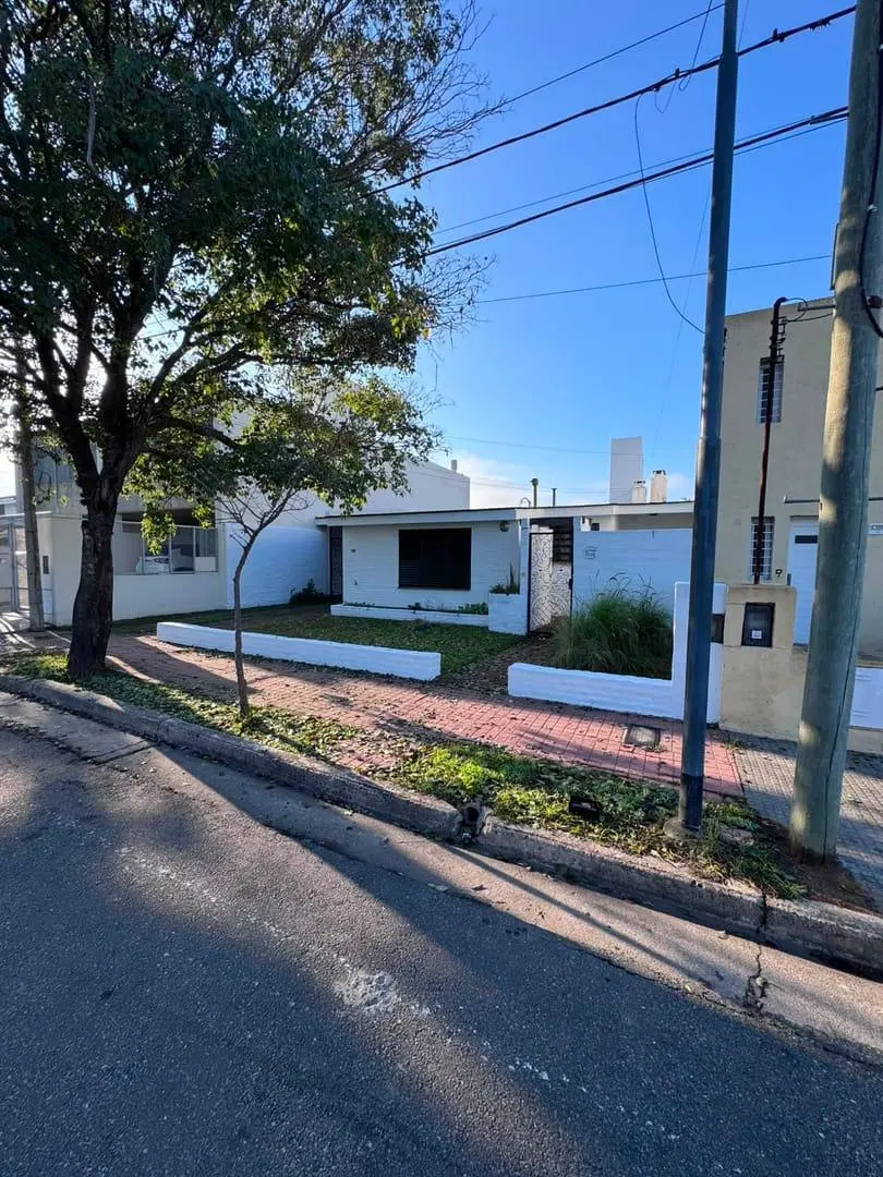 CASA VENTA BARRIO URCA Reciclar 350 m2 Terreno 155 m2 Cubiertos 4