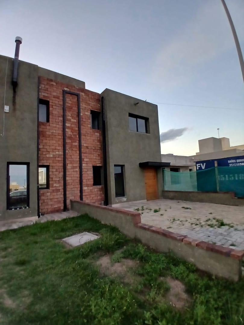 Foto de DUPLEX VENTA VALLE CERCANO 3 DORMITORIOS ESCRITURA Y POSESION INMEDIATA, imagen 2