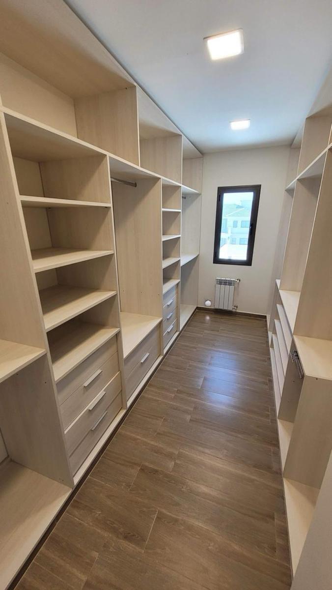 Increible Casa en Venta en Country La Cascada 1