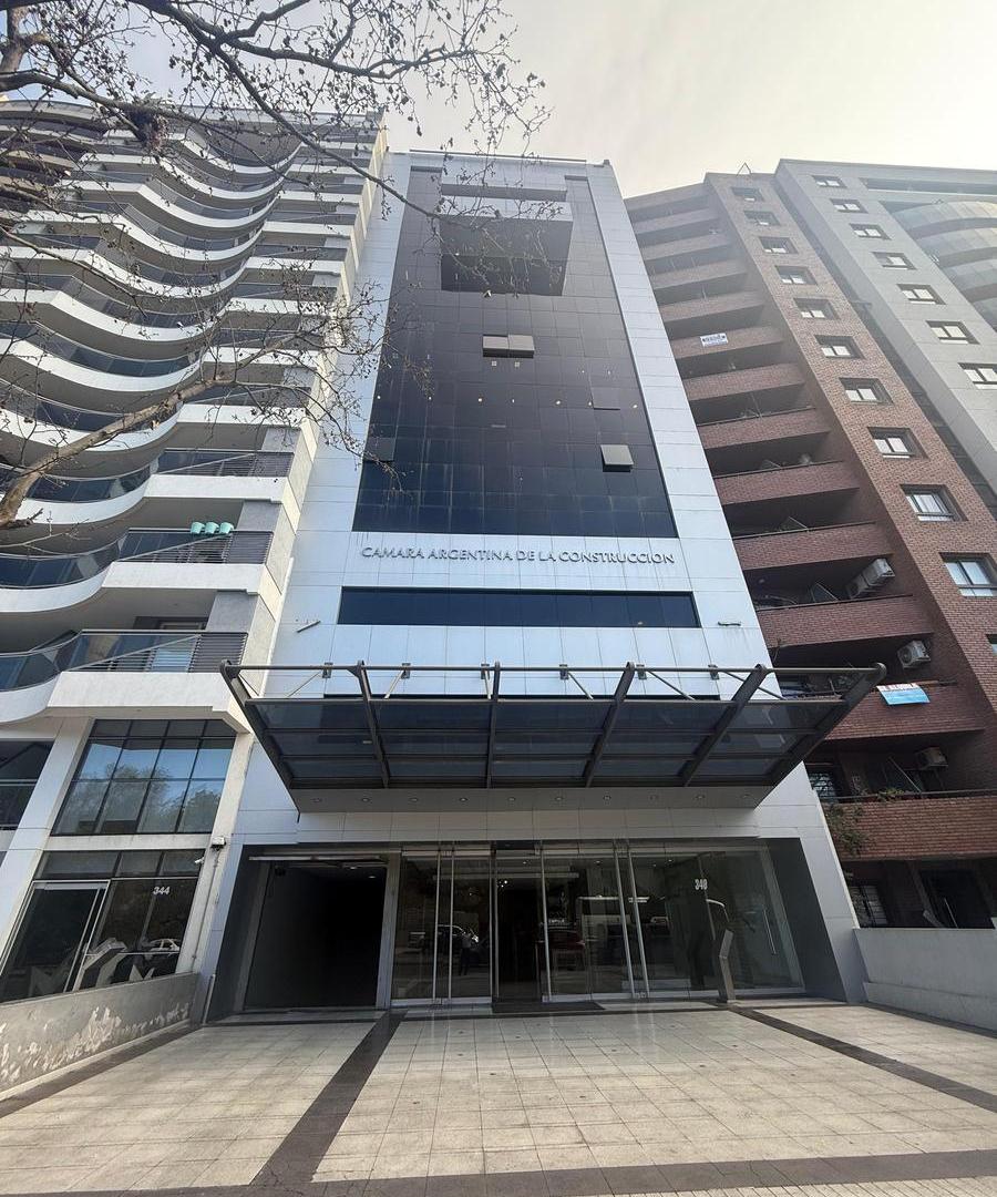 NUEVA CORDOBA Frente FARO Oficina de CATEGORIA con balcon y cocheras (semipiso frente) !