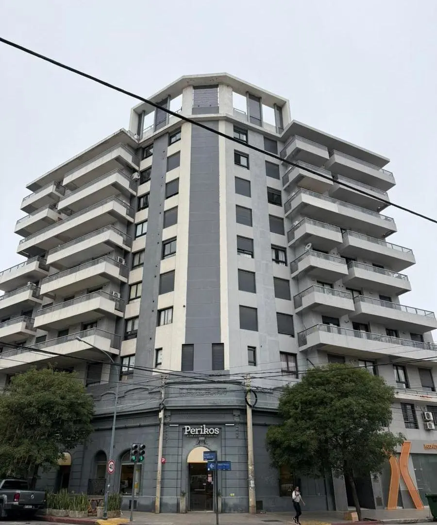 Departamento de 3 dormitorios a la venta en pleno General Paz. Apto credito! 2