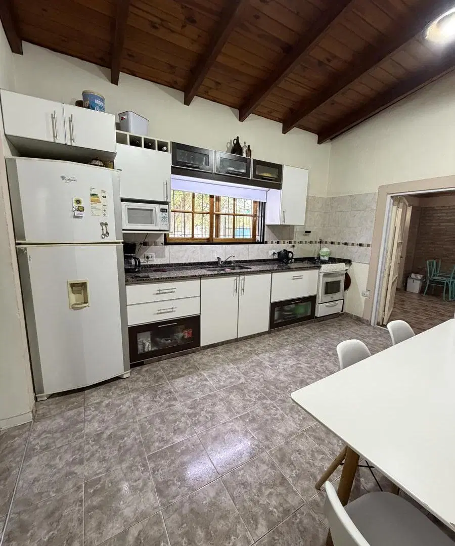 Casa de 4 dormitorios en Barrio Residencial Santa Rosa en excelentes condiciones! POSIBILIDAD DE REC 1