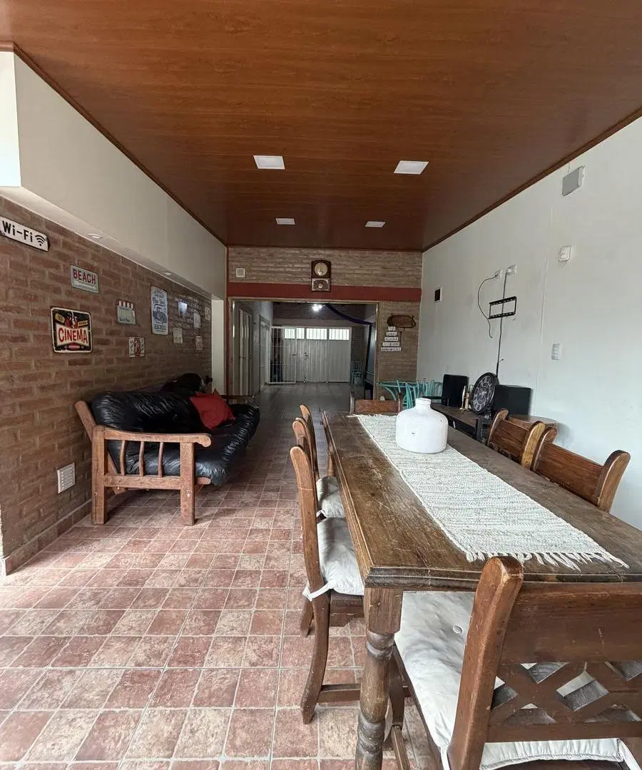 Casa de 4 dormitorios en Barrio Residencial Santa Rosa en excelentes condiciones! POSIBILIDAD DE REC 5