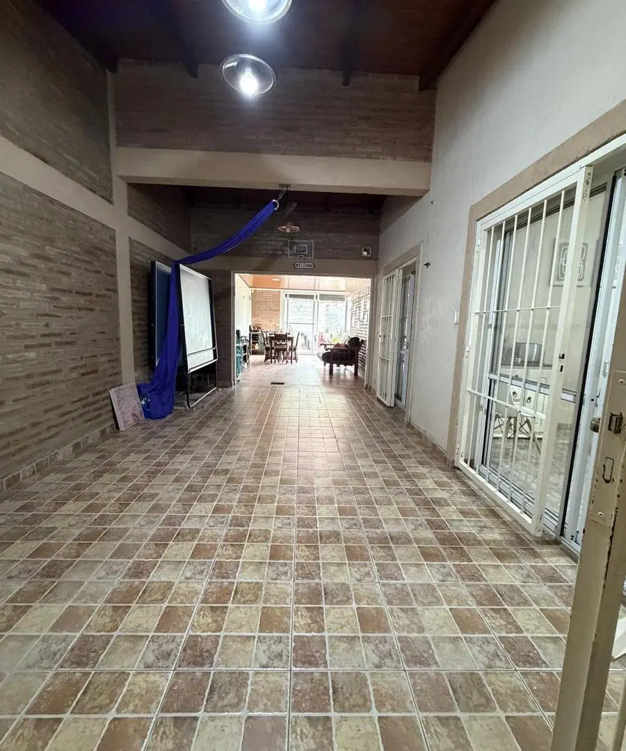 Casa de 4 dormitorios en Barrio Residencial Santa Rosa en excelentes condiciones! POSIBILIDAD DE REC 2