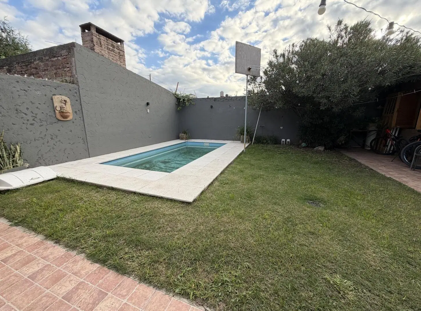 Casa de 4 dormitorios en Barrio Residencial Santa Rosa en excelentes condiciones! POSIBILIDAD DE REC 3