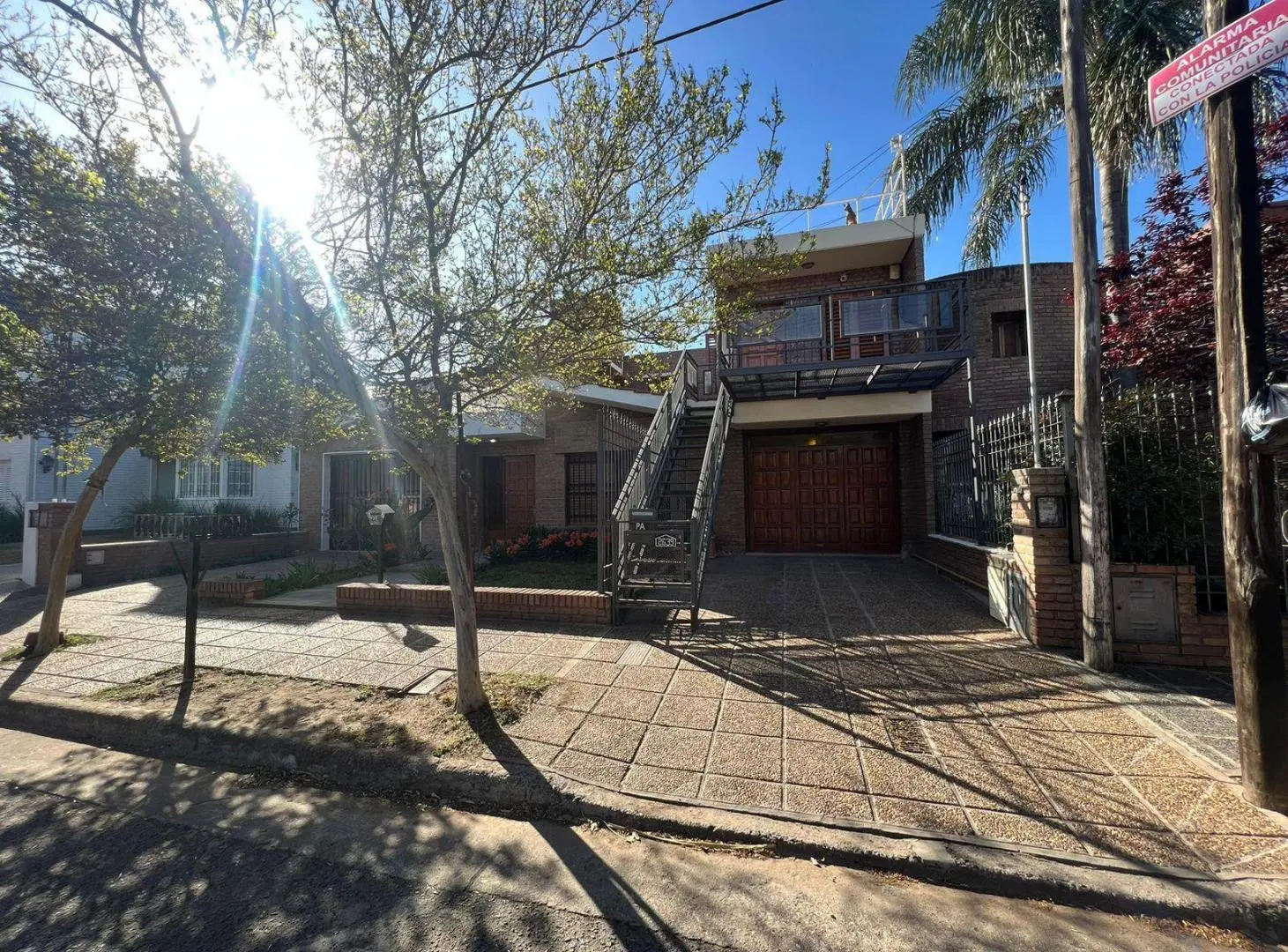 EXCELENTE CASA EN PA BARRIO CERRO CHICO! 3 dorm 4 cocheras, escritorio, impecable!!! 4
