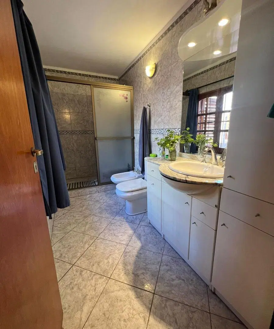 EXCELENTE CASA EN PA BARRIO CERRO CHICO! 3 dorm 4 cocheras, escritorio, impecable!!! 5