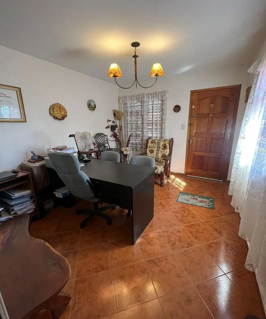 EXCELENTE CASA EN PA BARRIO CERRO CHICO! 3 dorm 4 cocheras, escritorio, impecable!!! 3