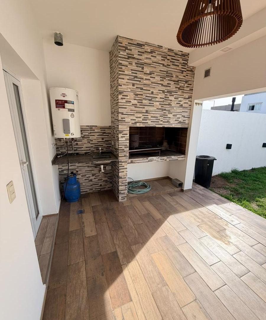 Foto de HERMOSO DUPLEX EN SOLARES DE MANANTIALES!!!, imagen 4