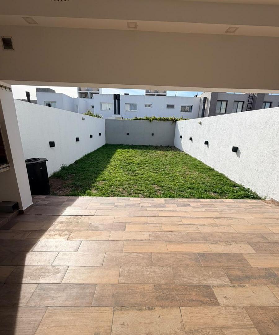 Foto de HERMOSO DUPLEX EN SOLARES DE MANANTIALES!!!, imagen 3