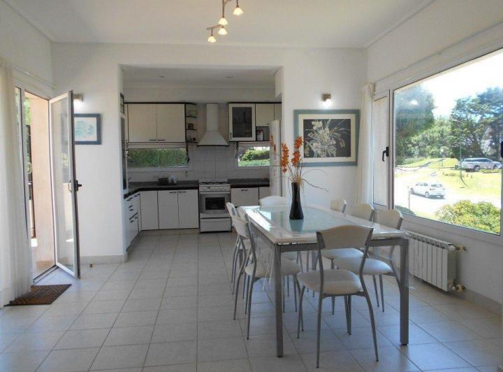 Foto de En venta En 3 plantas, de 4 dorm, 4 baños compl. quincho, Ja, imagen 2