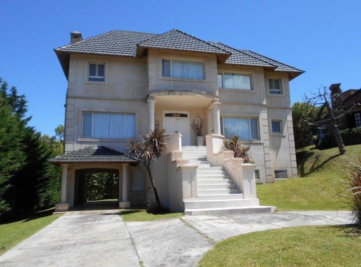 En venta En 3 plantas, de 4 dorm, 4 baños compl. quincho, Ja