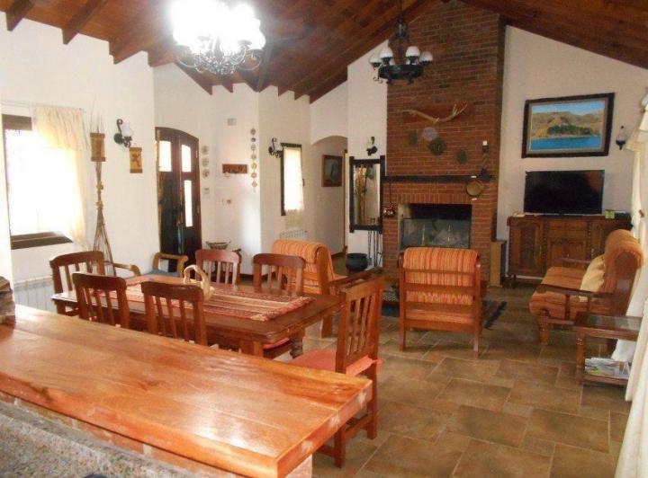 Foto de Chalet colonial, en dos plantas, de 4 dorm, dependencias, ga, imagen 1