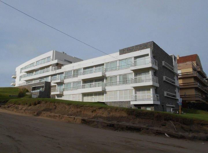En Venta: Depto. 3 ambientes en planta baja, dos baños compl