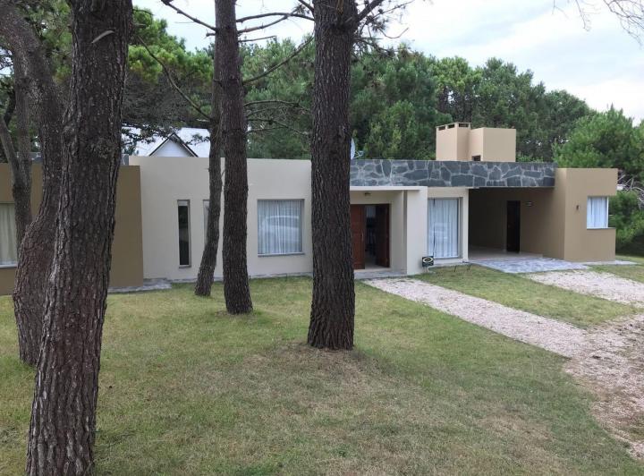 Casa 3 dormitorios. | Penélope y Troya al 3800